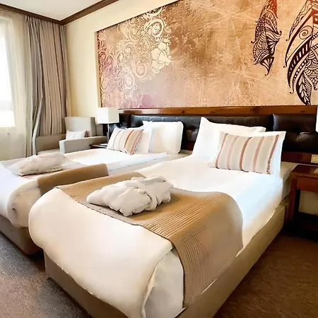 Platinum And Casino Готель 4*